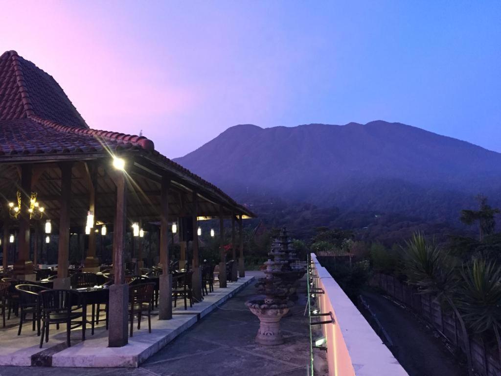 Villa Eaden Puncak Exterior photo