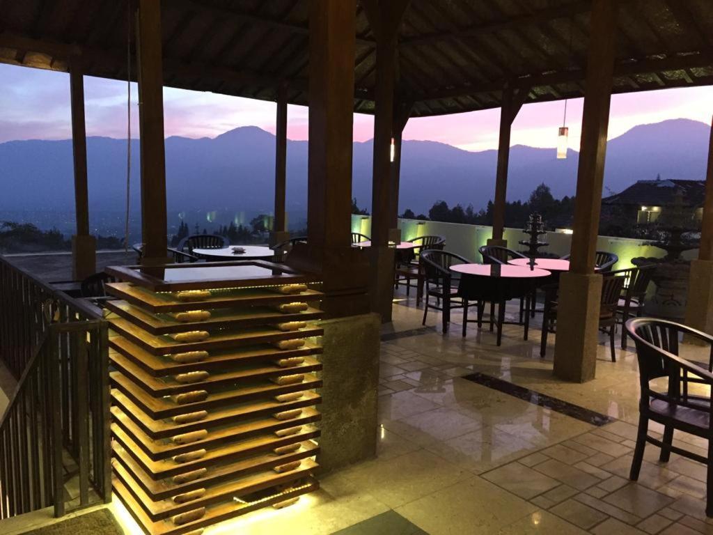 Villa Eaden Puncak Exterior photo