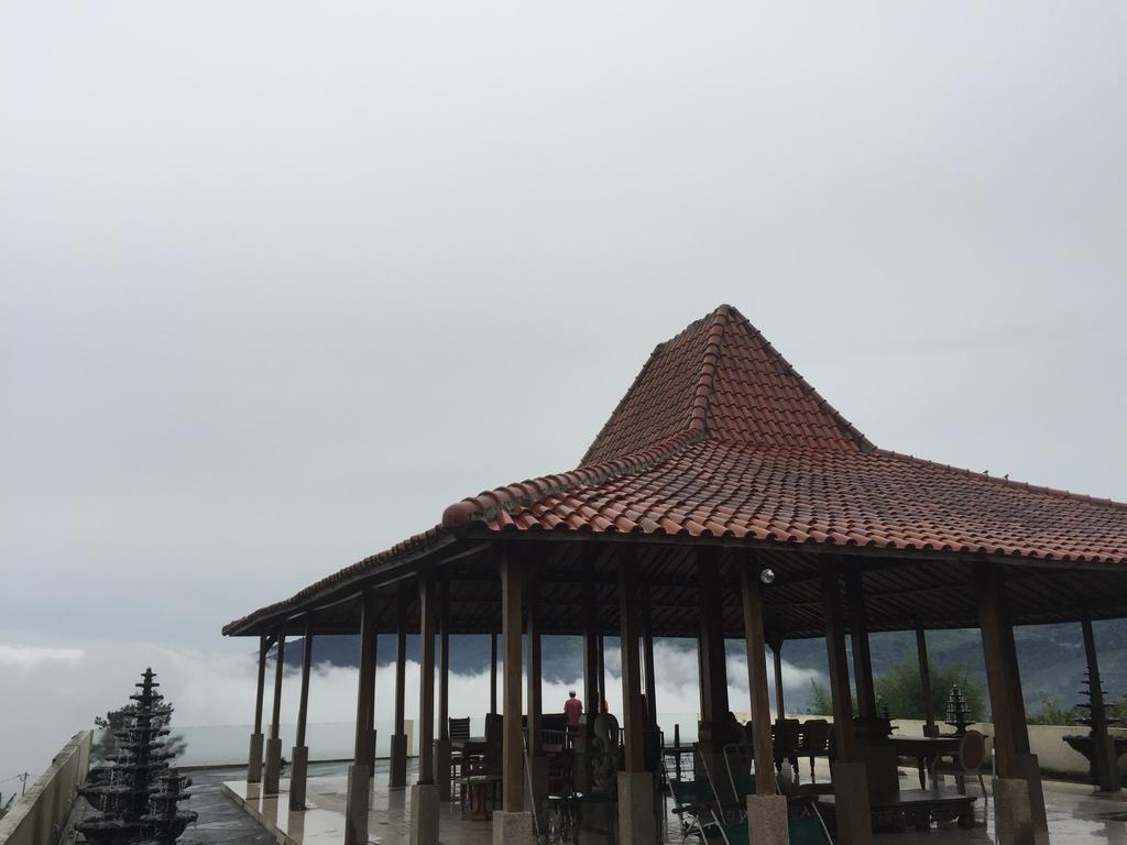 Villa Eaden Puncak Exterior photo